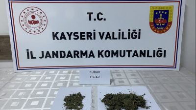 Kayseri’de jandarma ekiplerince gerçekleştirilen uyuşturucu operasyonunda 1 şüpheli yakalandı. Kayseri