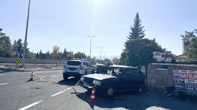 Kayseri’de iki otomobilin çarpışması sonucu 1 kişi öldü, 3 kişi