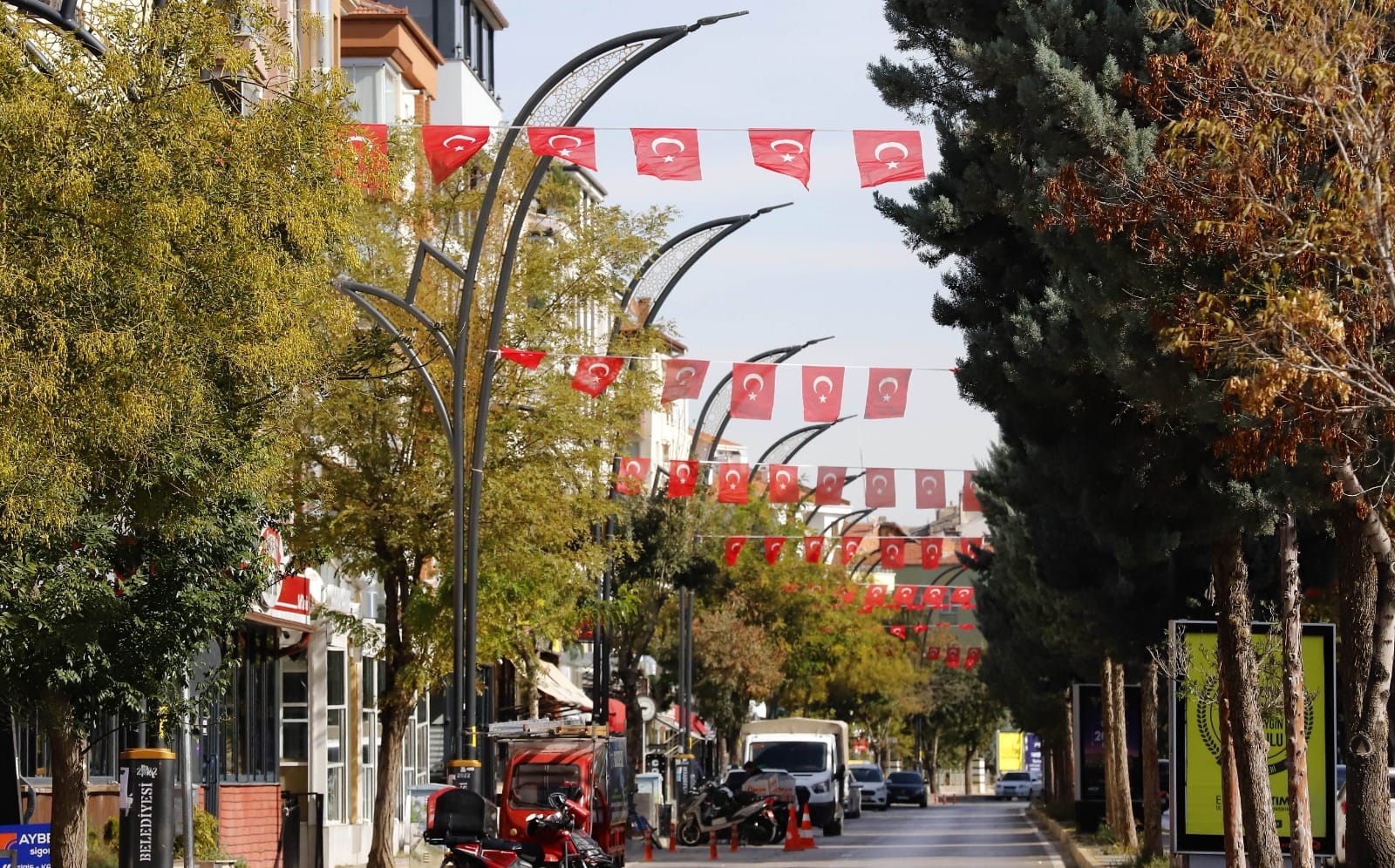 Aksaray Cumhuriyetin 101. Yılını bayraklarla karşılıyor