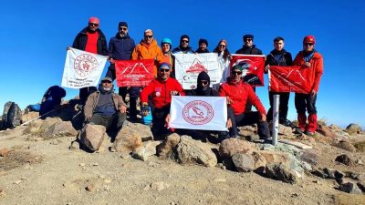Cumhuriyetimizin 101. yılında gerçekleştirilen geleneksel Hasandağı zirve tırmanışı, soğuk hava