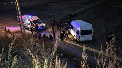 Nevşehir'de işçileri taşıyan servis minibüsünün devrilmesi sonucu 2'si ağır 5