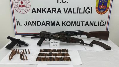 Ankara'da, jandarma ekiplerince kumarhane olarak kullanıldığı değerlendirilen çiftlik evine düzenlenen