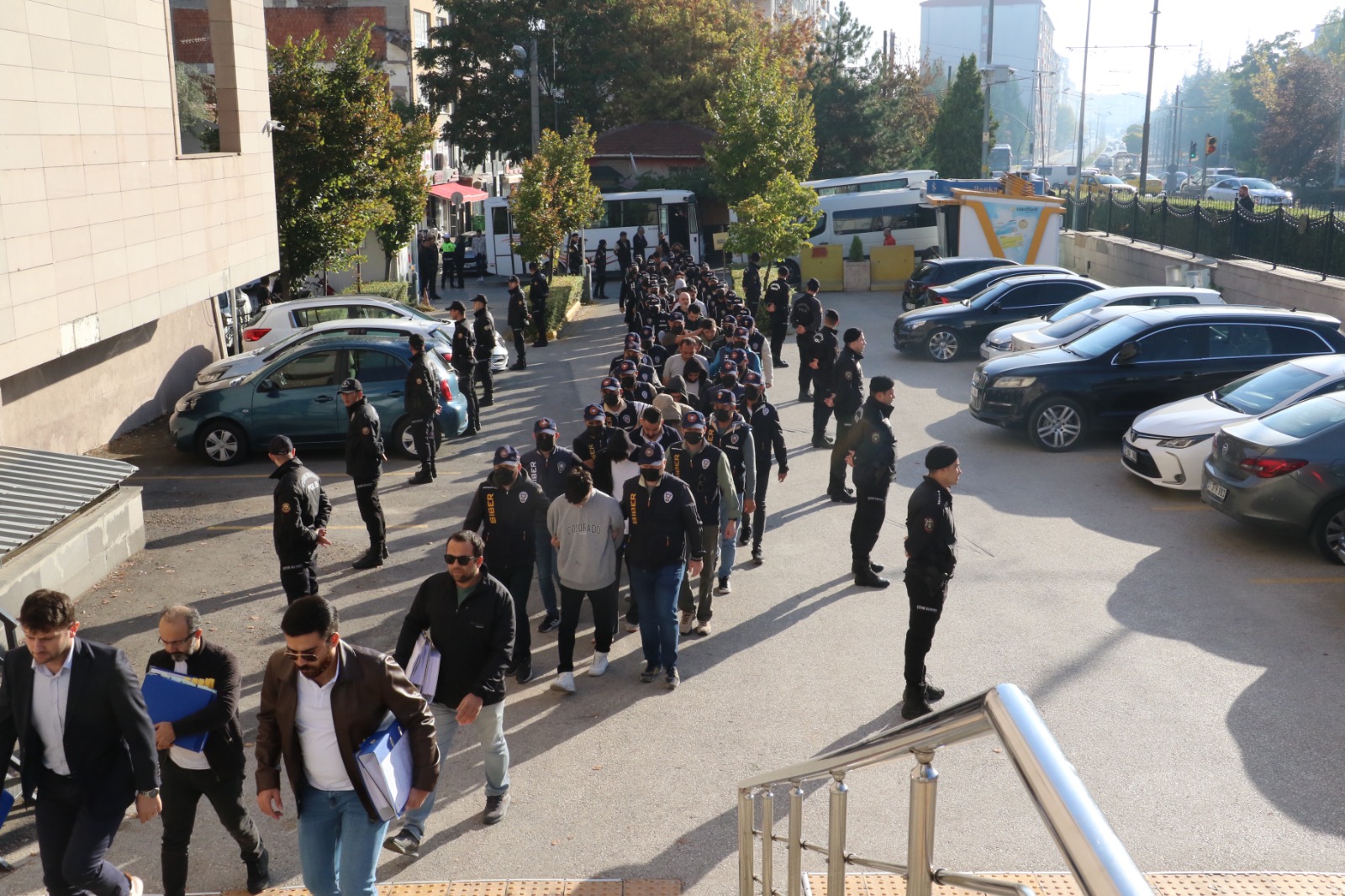 Yüksek kazançlı yatırım vaadiyle dolandırıcılık soruşturmasında 28 tutuklama