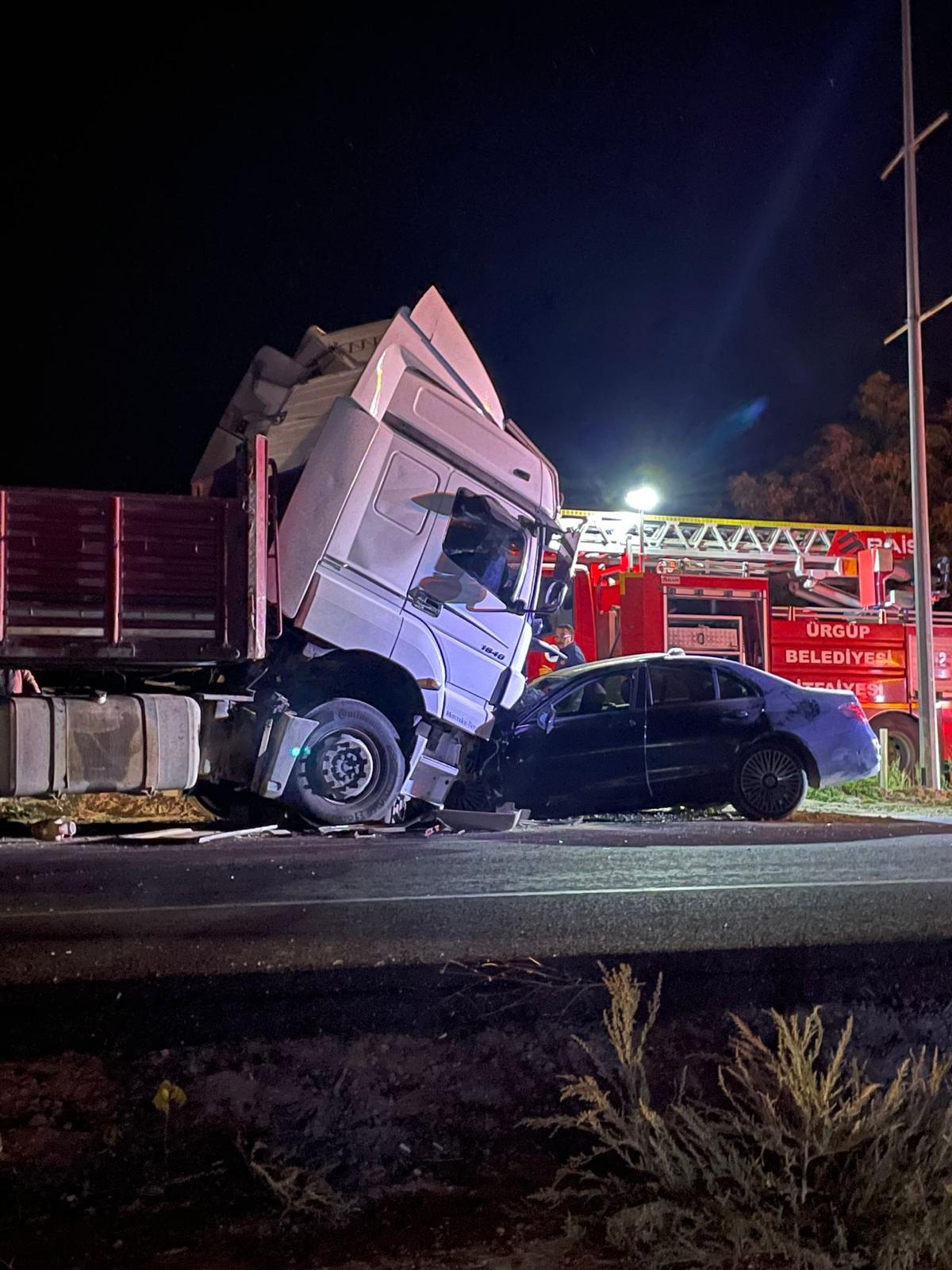 Tırla çarpışan otomobilin sürücüsü öldü