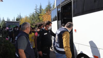 Ankara’nın Beypazarı ilçesinde yasa dışı yollardan ülkeye giren 34 düzensiz