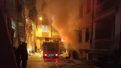 Konya’nın Beyşehir ilçesinde bir apartmanın bodrum katında çıkan yangın itfaiye