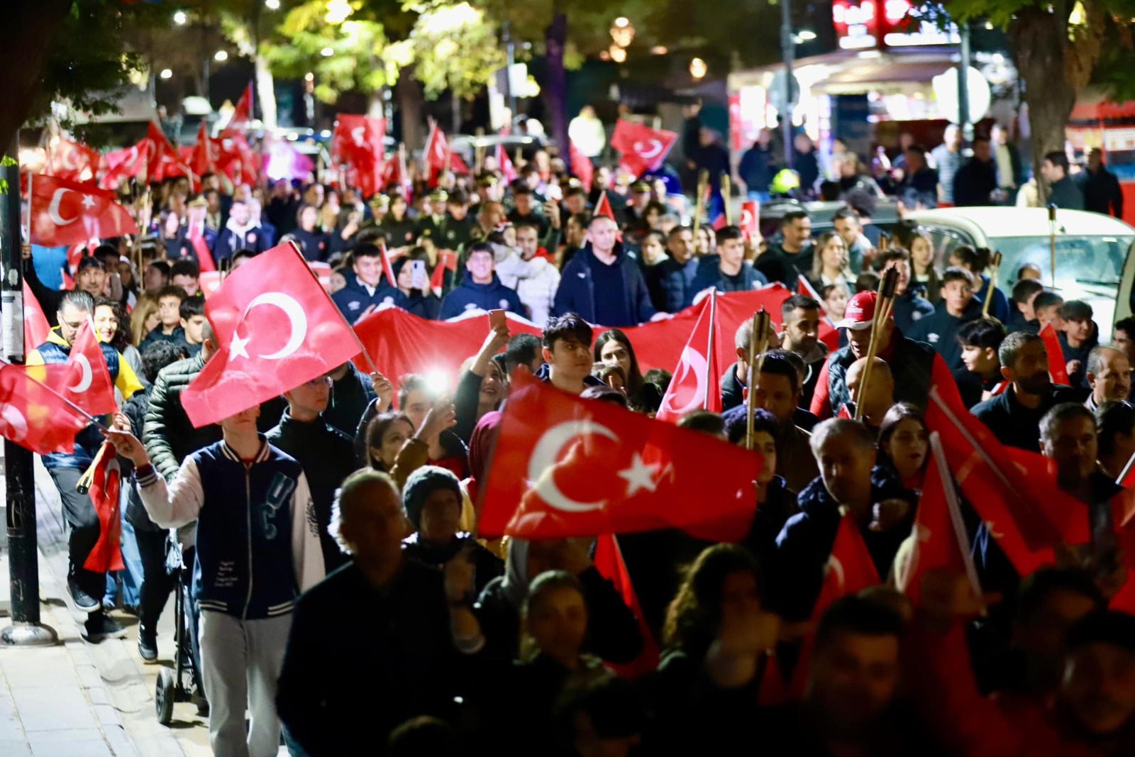 Aksaray’da Cumhuriyet coşkusu sokaklarda yaşandı 