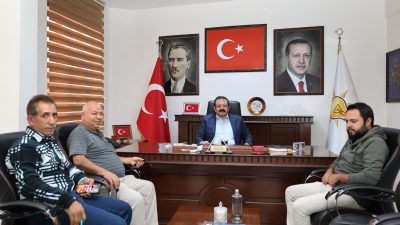 AK Parti Aksaray Merkez İlçe Başkanı Muammer Gür Aksaraylı vatandaşlarla