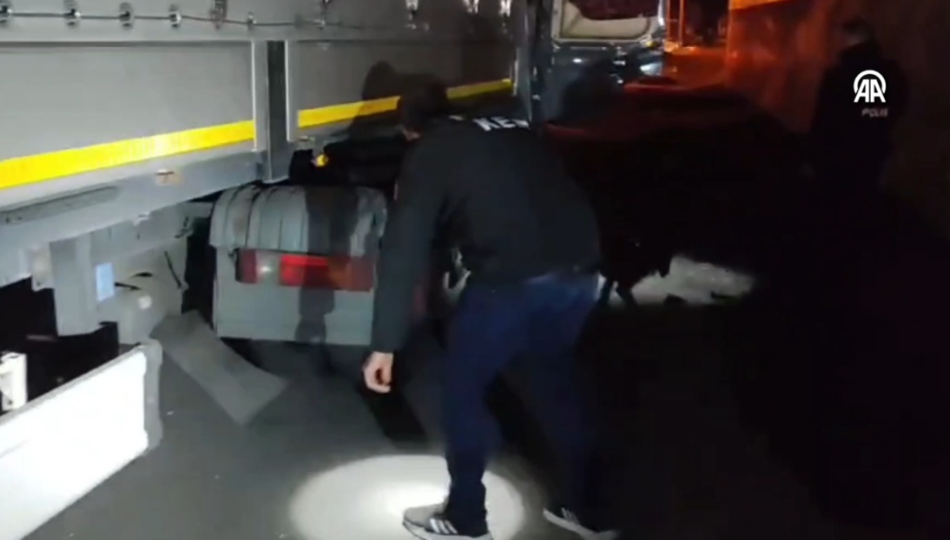 Kayseri'de bir tırda 730 gram uyuşturucu ele geçirildi, sürücü gözaltına