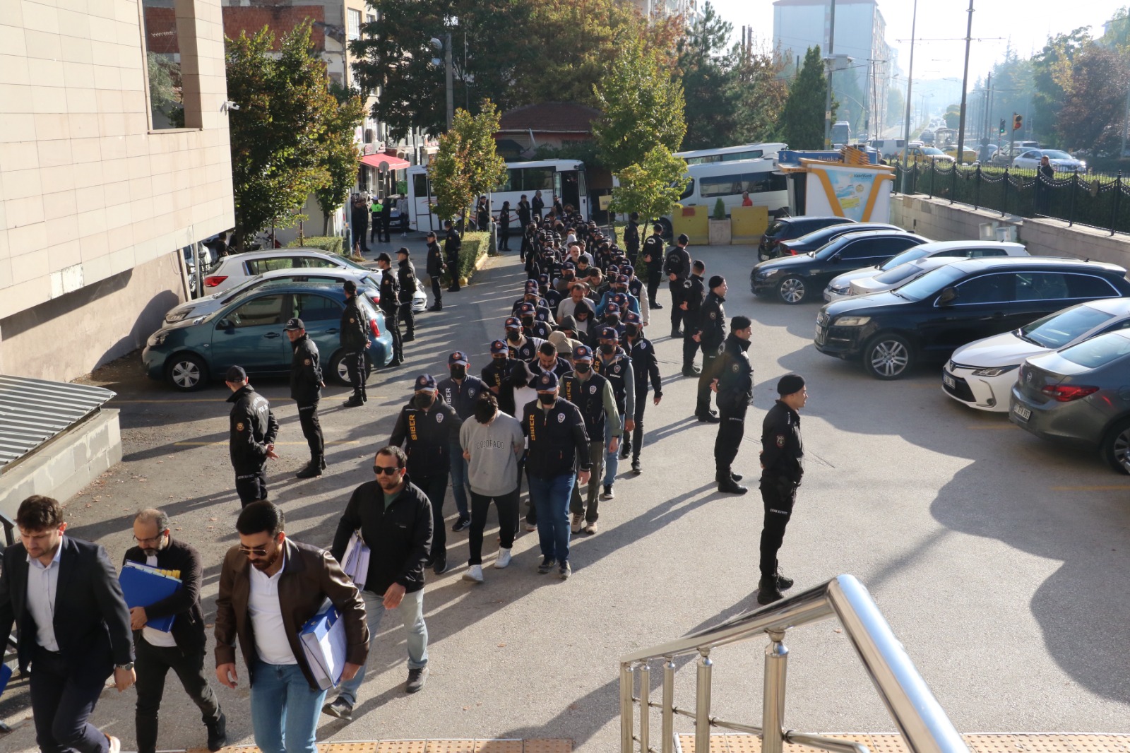 Eskişehir merkezli operasyonda sosyal medya hesaplarından yüksek kazançlı yatırım vaadiyle