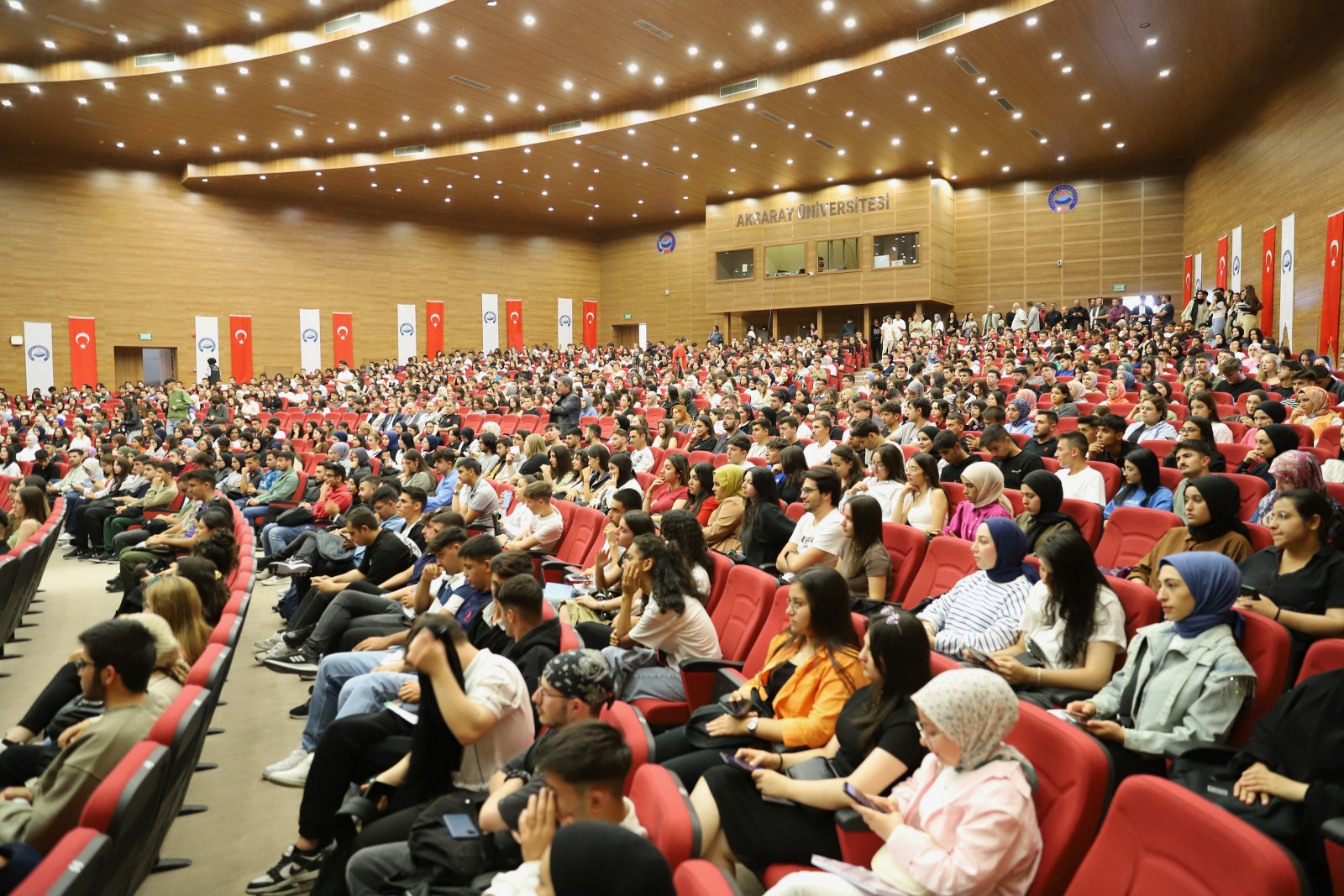 ASÜ’ye yeni katılan öğrenciler oryantasyon eğitiminden geçti