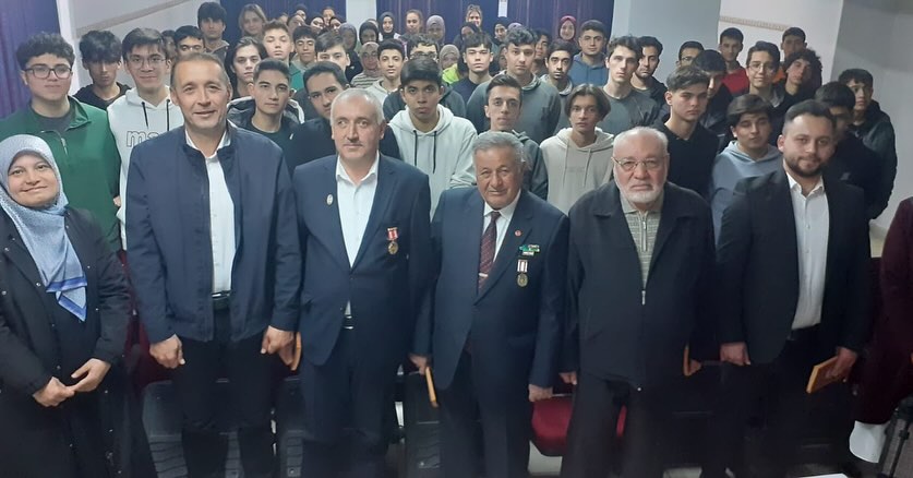 Aksaray’da şehit babası ve gaziler liseli gençlerle buluştu