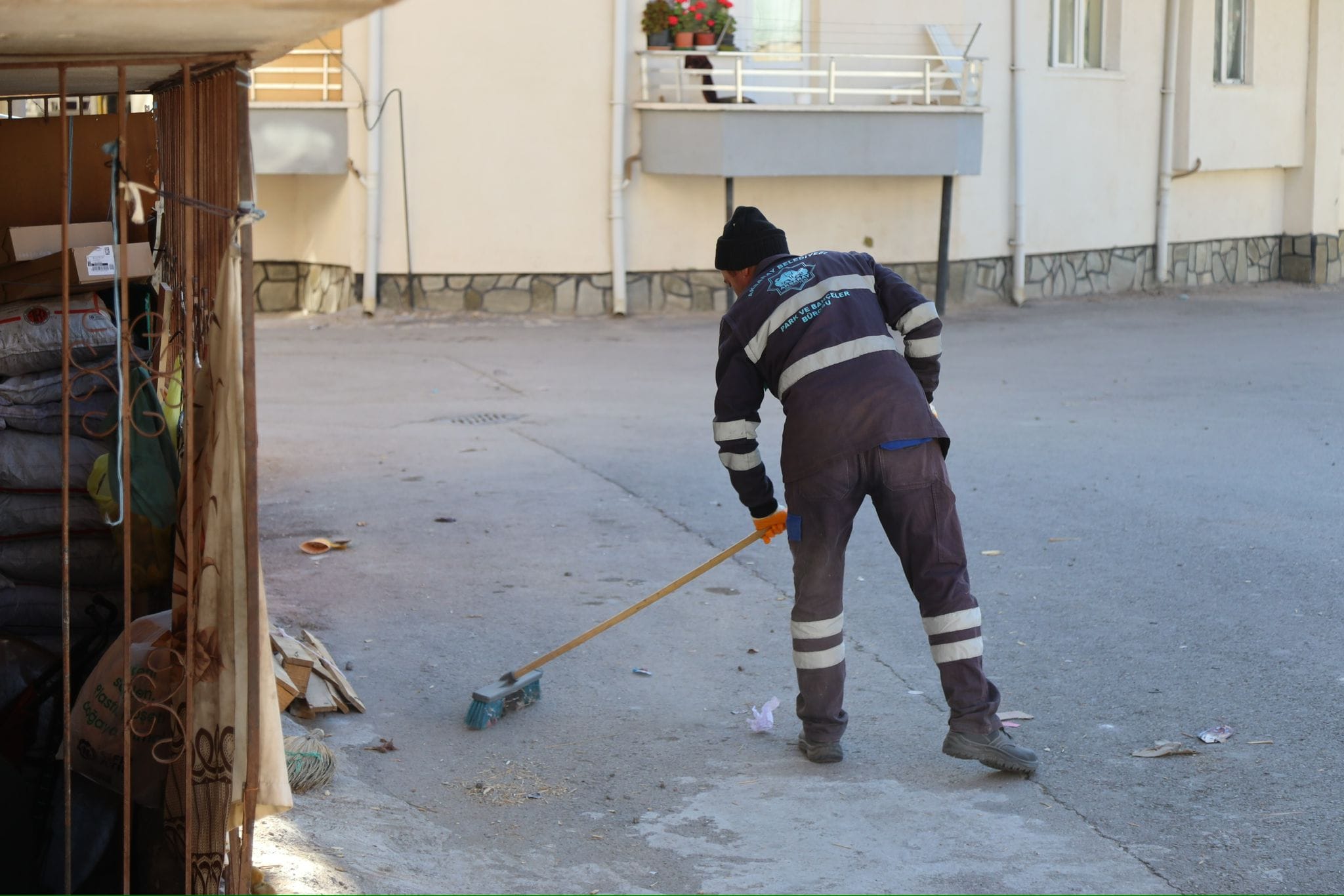 Aksaray’da mahalleler temizleniyor; Yaşanabilir bir çevre için adımlar atılıyor