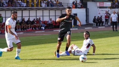 Aksarayspor ilk yarıda oldukça etkili bir oyun ortaya koydu. Temsilcimizden