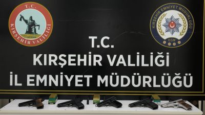 Kırşehir'de yasa dışı silah ticareti operasyonunda piyasa sürülmek istenen 5