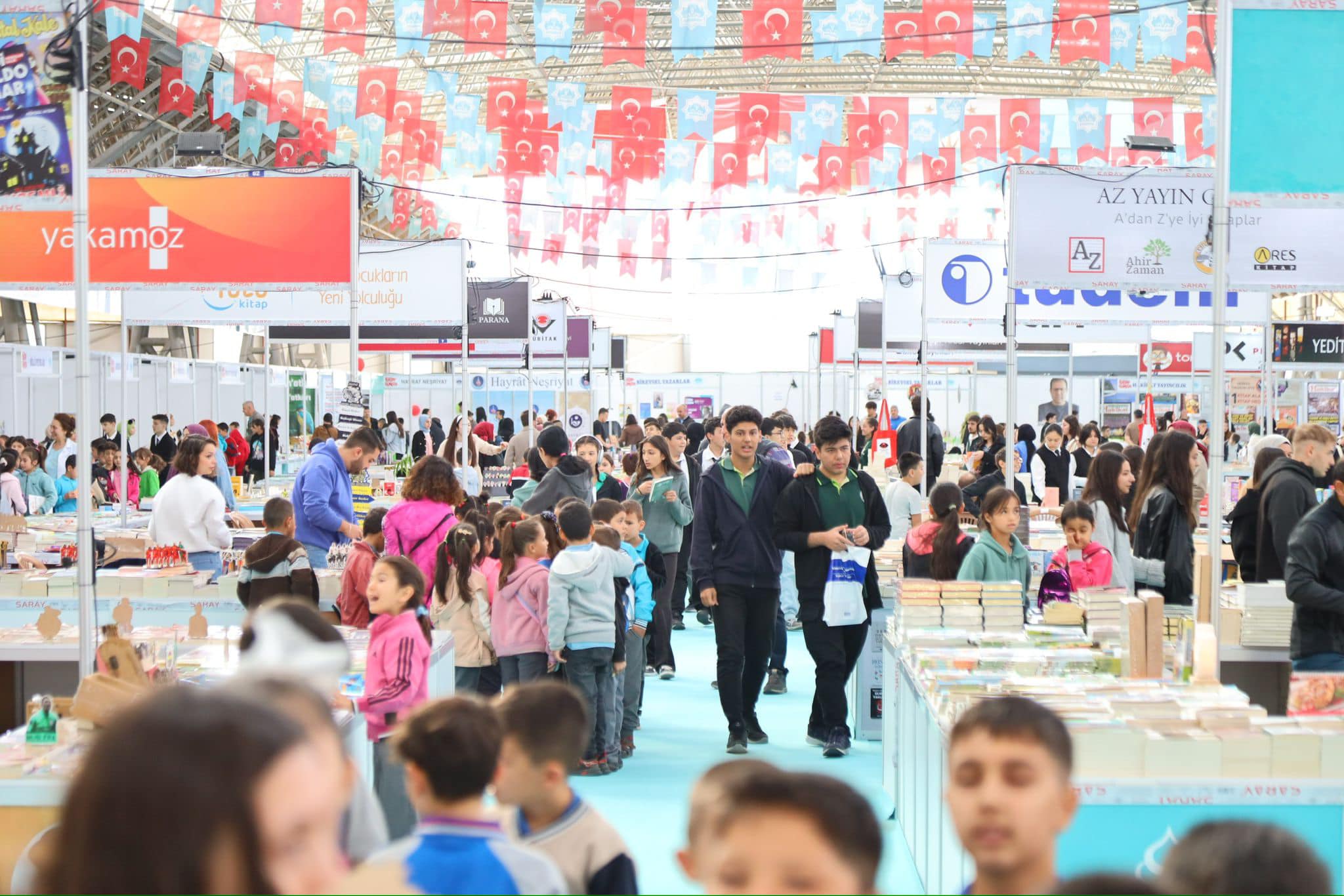 Kitap günleri yediden yetmişe herkesin ilgi odayı oluyor