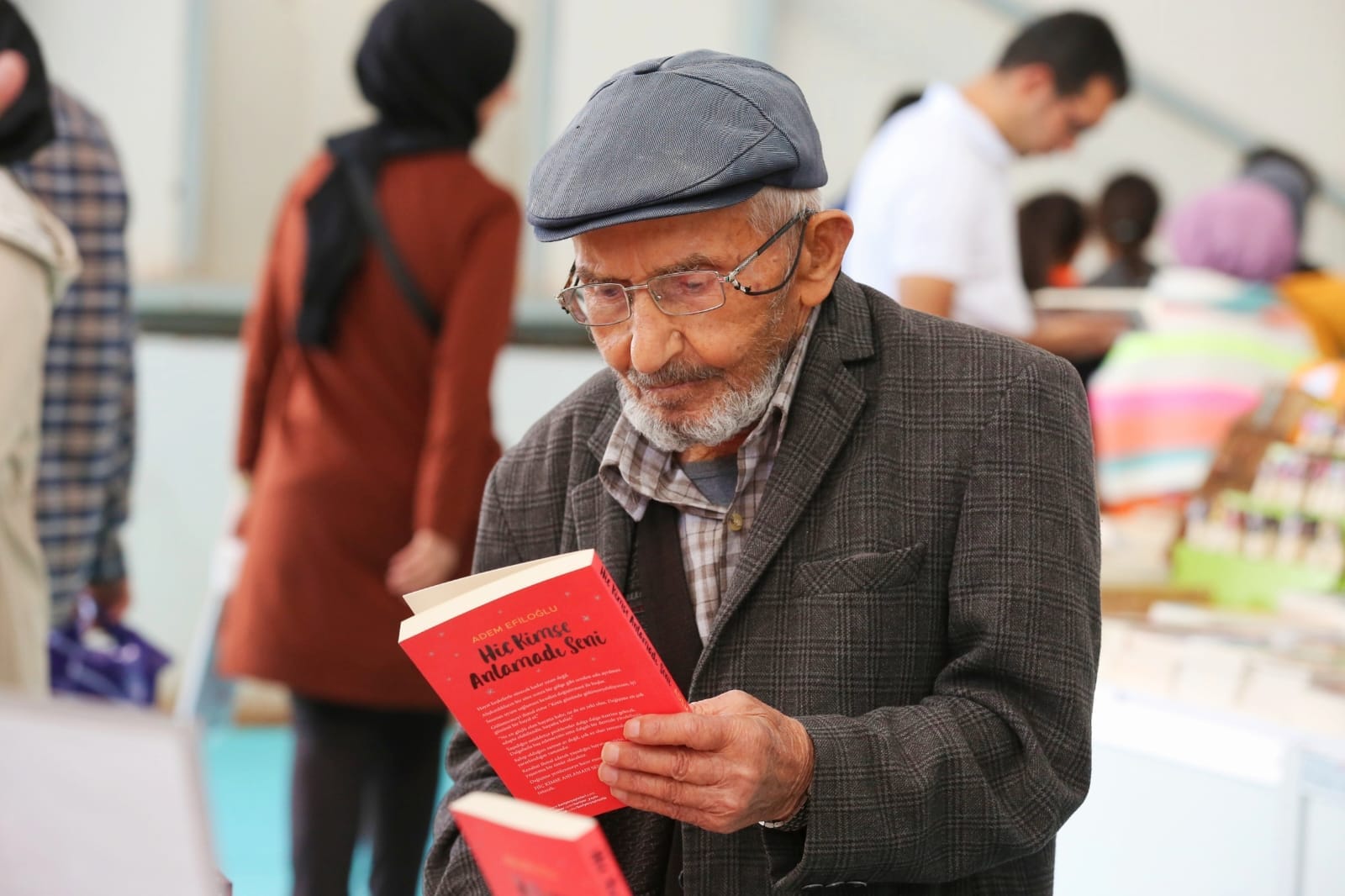 93 yaşındaki vatandaş Kitap Günlerine katıldı