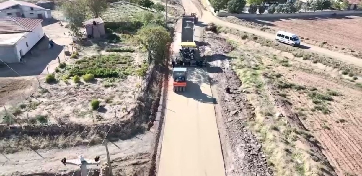 Aksaray İl Özel İdaresi’nden büyük atılım: Köy yolları yenileniyor!