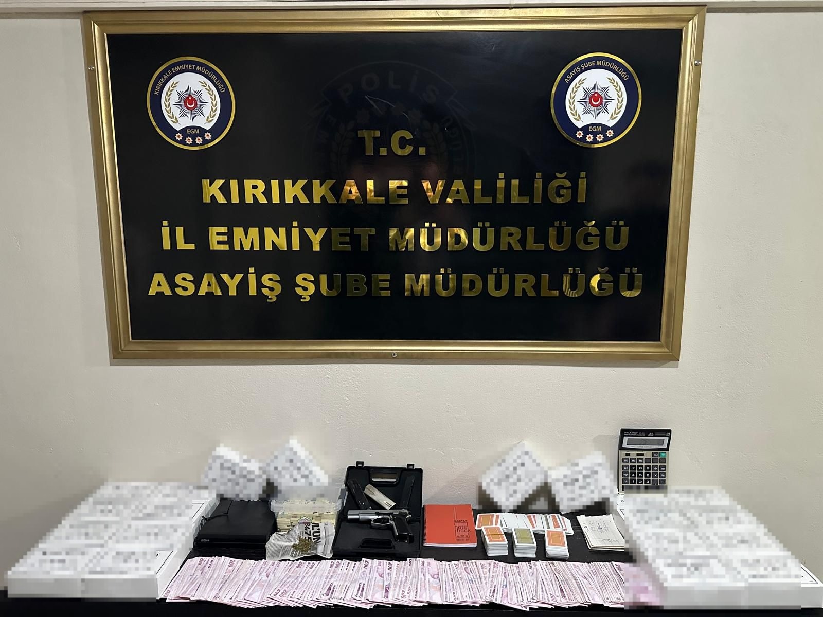 Kırıkkale'de dernekte kumar oynayan 12 kişiye 77 bin 100 lira