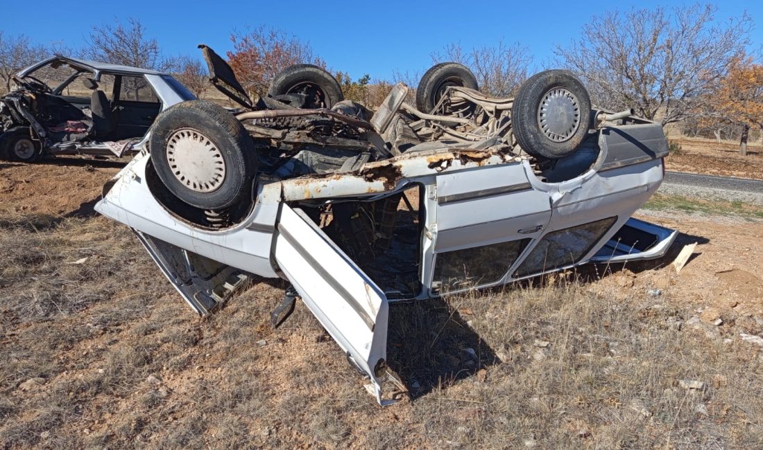 Kırşehir'de iki otomobilin çarpışması sonucu 1 kişi öldü, 3 kişi