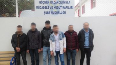 Konya’da 5 düzensiz göçmen yakalandı, aracın sürücüsü göçmen kaçakçılığı iddiasıyla