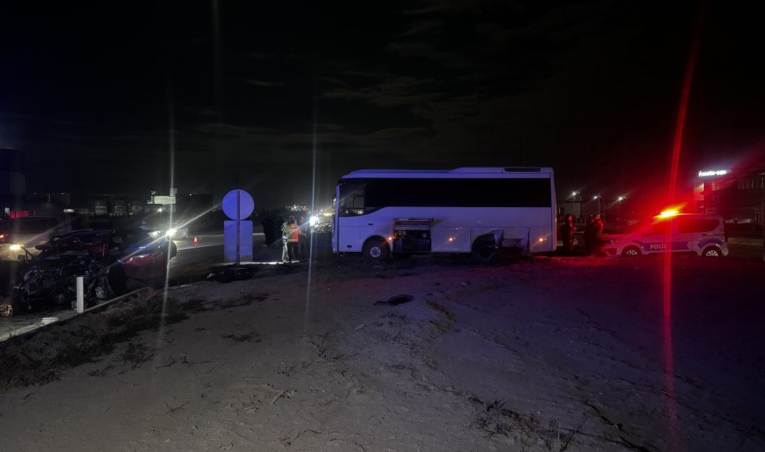 Konya'da polis minibüsü ile otomobilin çarpışması sonucu 1 kişi öldü,