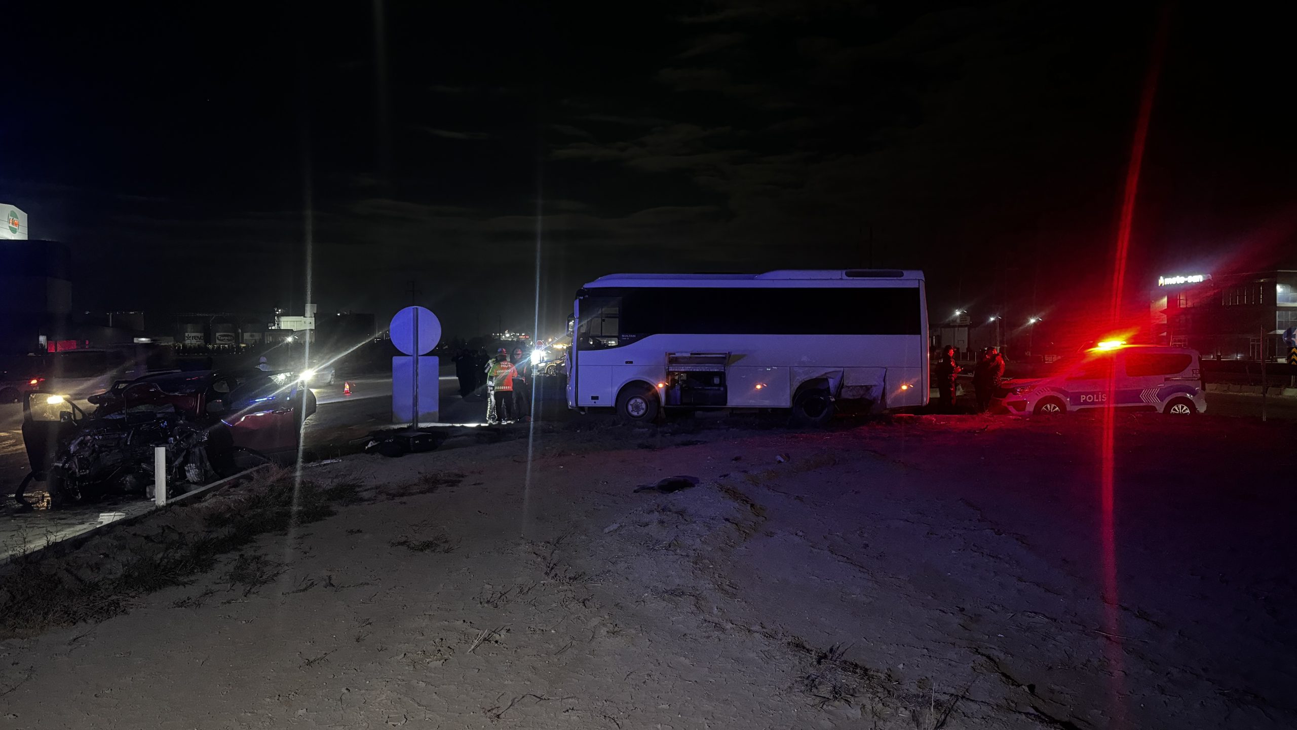 Konya'da polis minibüsü ile otomobilin çarpışması sonucu 1 kişi öldü,