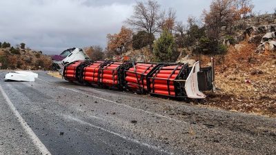 &nbsp; Konya’da doğal gaz yüklü tanker devrildi, sızan gaz güvenli