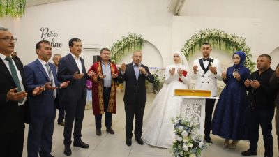 Aksaray’ın sevilen ailelerinden Bakar ve Dağlı aileleri, çocuklarının mutlu gününde
