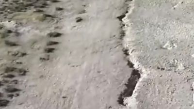 Eskil ilçesinde gözlemlenen yer yarıkları, vatandaşları endişelendiriyor. Kuraklık ve su