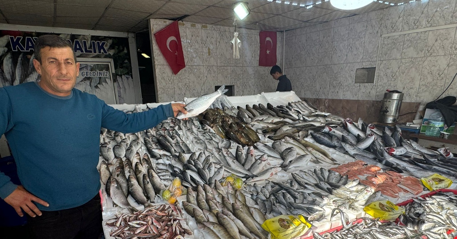 Aksaray’da balık sezonu hareketlendi: Fiyatlar ve çeşitler tezgahlarda yerini aldı!