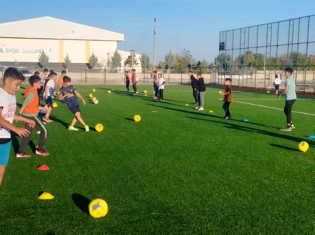 Eskil’de altyapı futbol kursu açıldı 