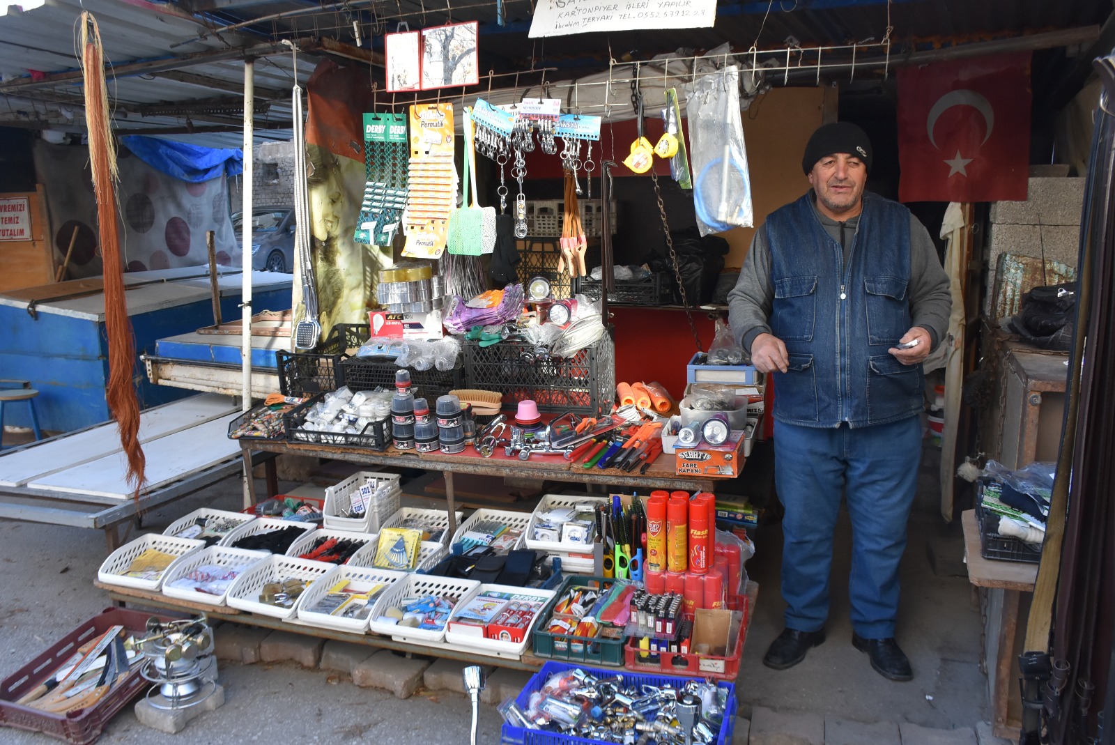 İşportacılar, soğukta ekmek mücadelesi veriyor