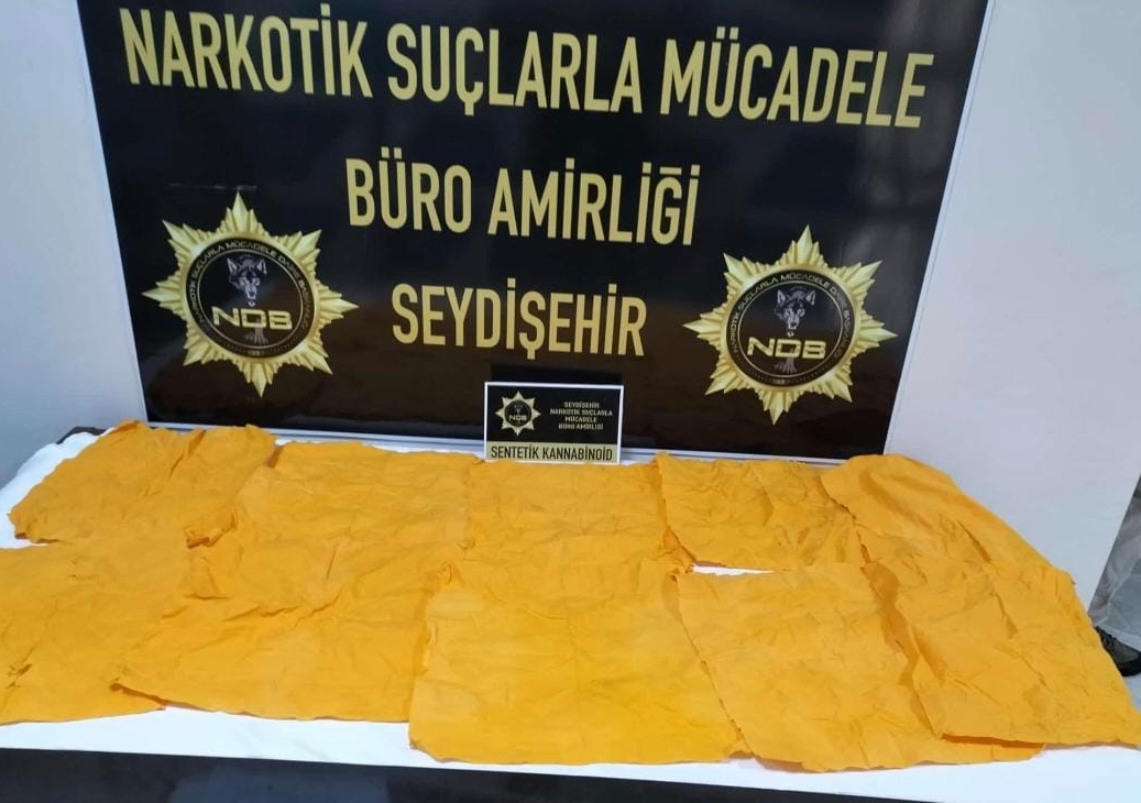 Konya'nın Seydişehir ilçesinde seyahat ettiği şehirlerarası yolcu otobüsünde üzerinden uyuşturucu
