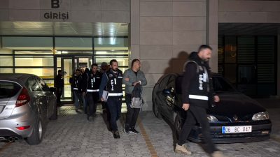 Kırıkkale'de usulsüz sağlık raporu düzenledikleri iddiasıyla gözaltına alınan 18 zanlıdan