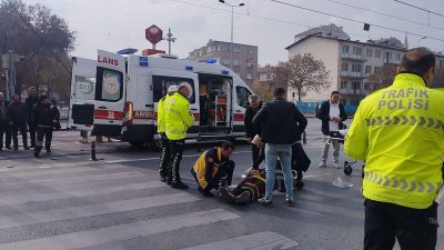 Kayseri’nin merkez Melikgazi ilçesinde yolun karşısına geçmeye çalışan yaya, minibüsün