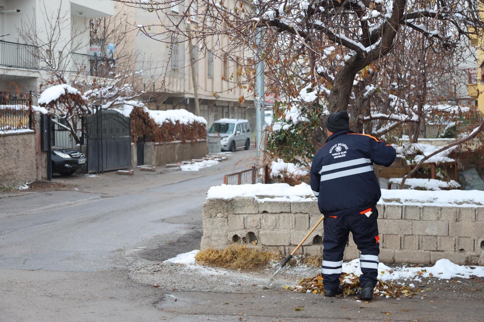 Aksaray Belediyesi, kar yağışının ardından temizlik çalışmalarına hız verdi