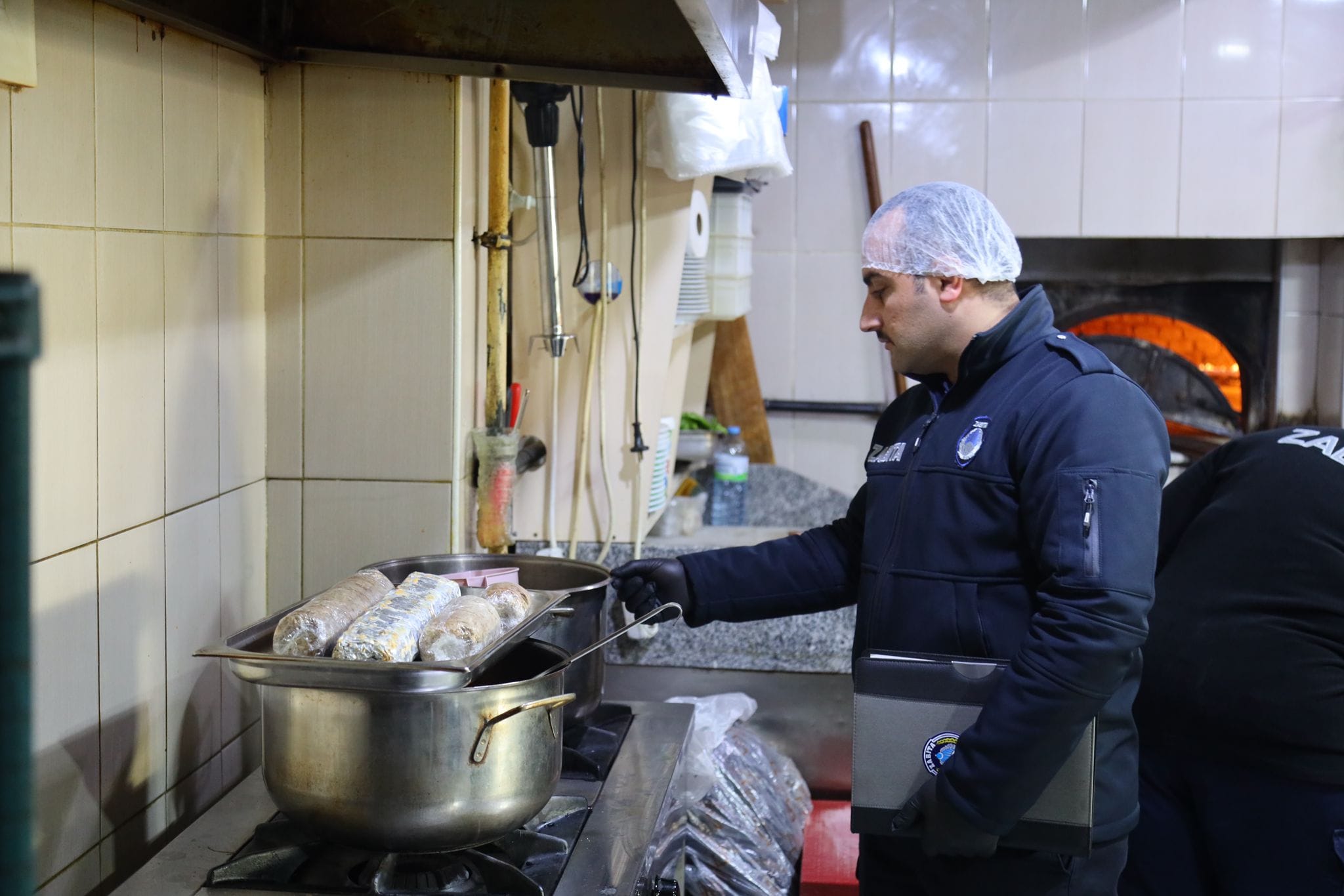 Aksaray Belediyesi Zabıta ekiplerinden restoran ve kafelere denetim