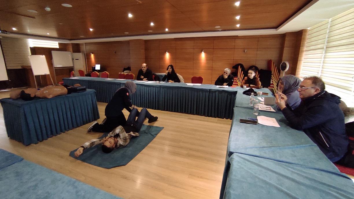 Basın mensuplarına ilk yardım eğitimi Konya’da başladı