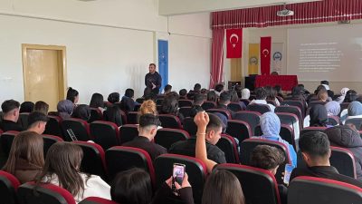 Aksaray Üniversitesi Ortaköy Meslek Yüksekokulu'nda, gençler arasında madde bağımlılığı ile