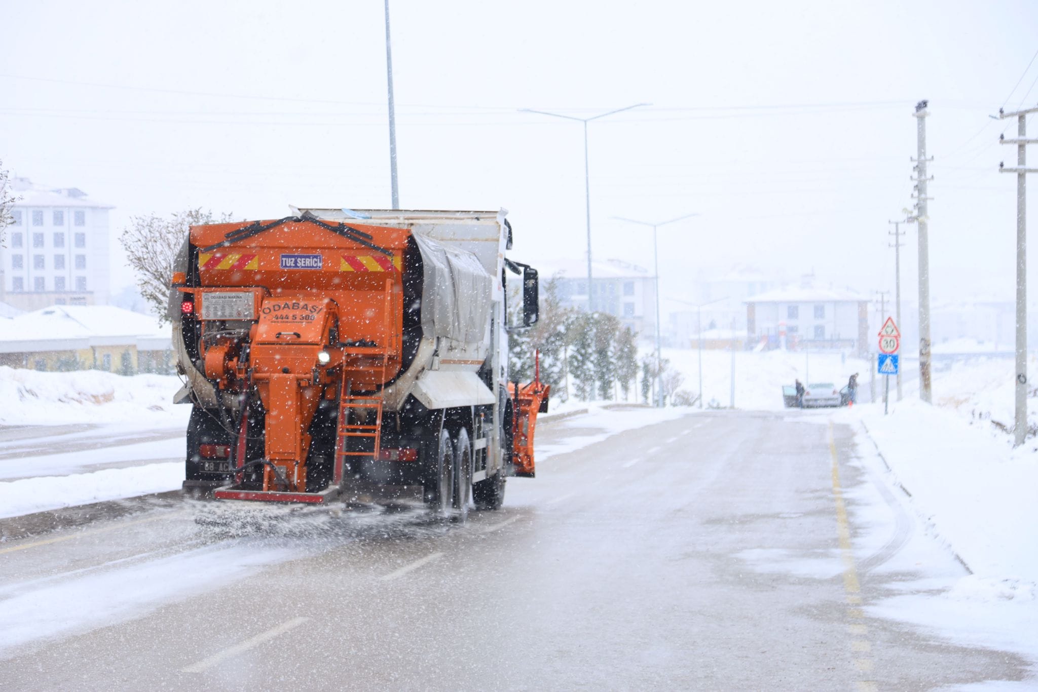 Aksaray’da kar yağışı bereketi: Belediye ekipleri sahada