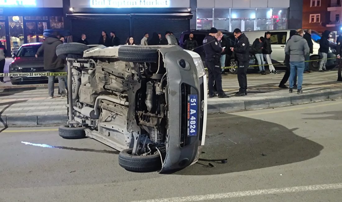 Niğde'de ekip otosuyla otomobilin çarpışması sonucu yaralanan 2'si polis 6