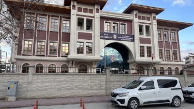 Konya’nın Karatay ilçesinde çıkan kavgada silahla vurulan kişi yaşamını yitirdi.