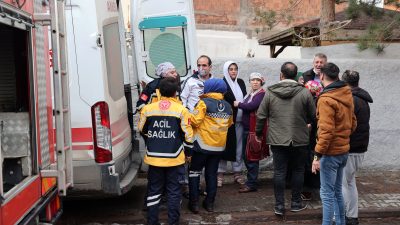 Sivas'ta bir apartmanın bodrumunda çıkan yangında, üst kattaki dairelerde dumandan