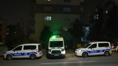Ankara'nın Sincan ilçesinde, boşanma aşamasındaki bir çiftin aileleri arasındaki silahlı