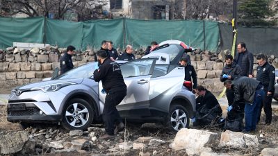 Kayseri'de polisin "dur" ihtarına uymayarak kaçan otomobildeki 2 şüpheli, kovalamaca