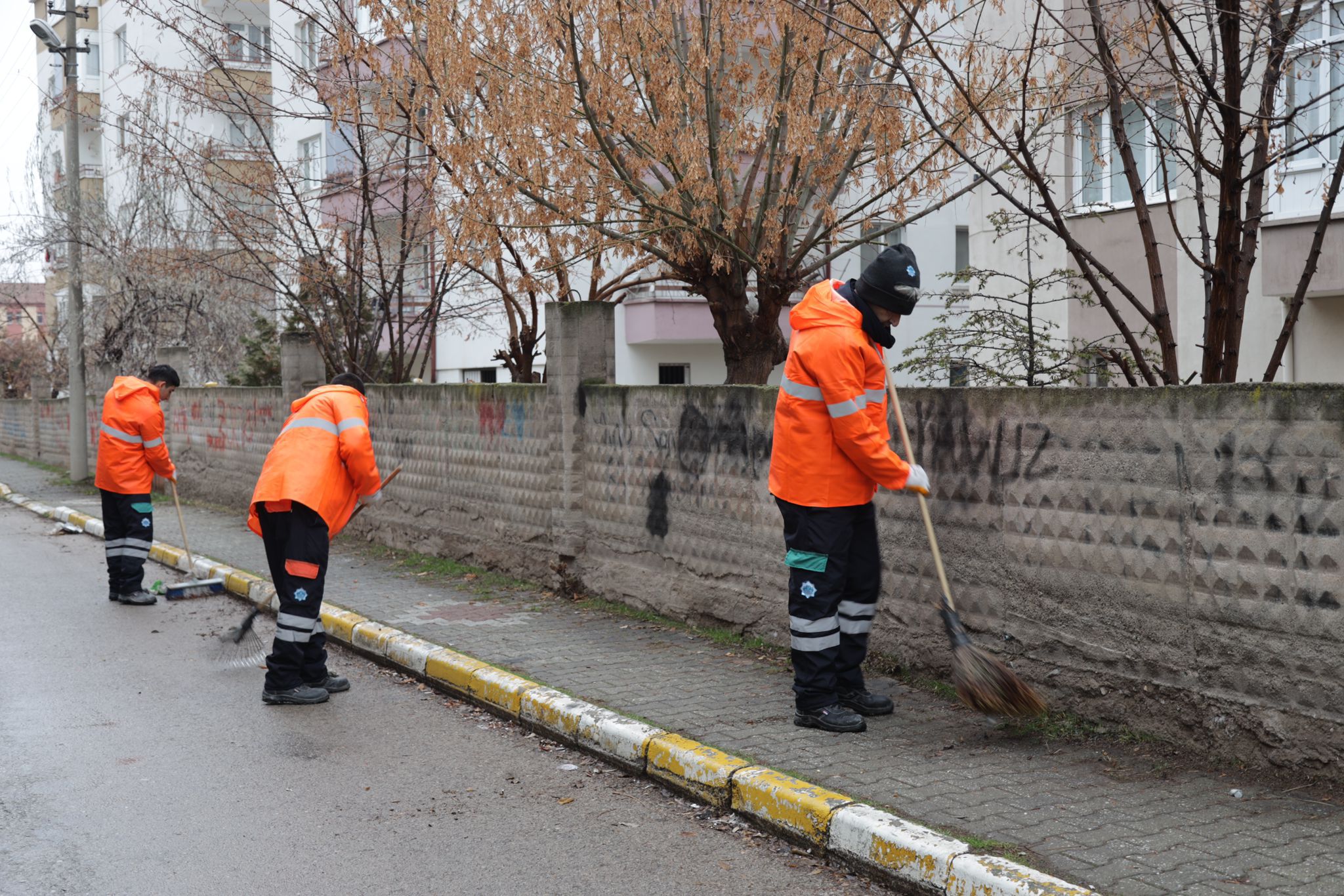 Aksaray Belediyesi mıntıka temizliği çalışmalarına devam ediyor