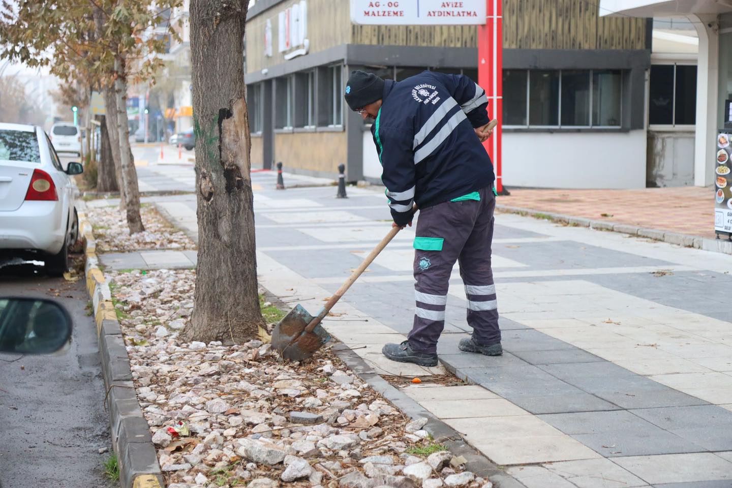 Aksaray Belediyesi, Atatürk Bulvarı’na estetik dokunuşlarla şehri güzelleştiriyor