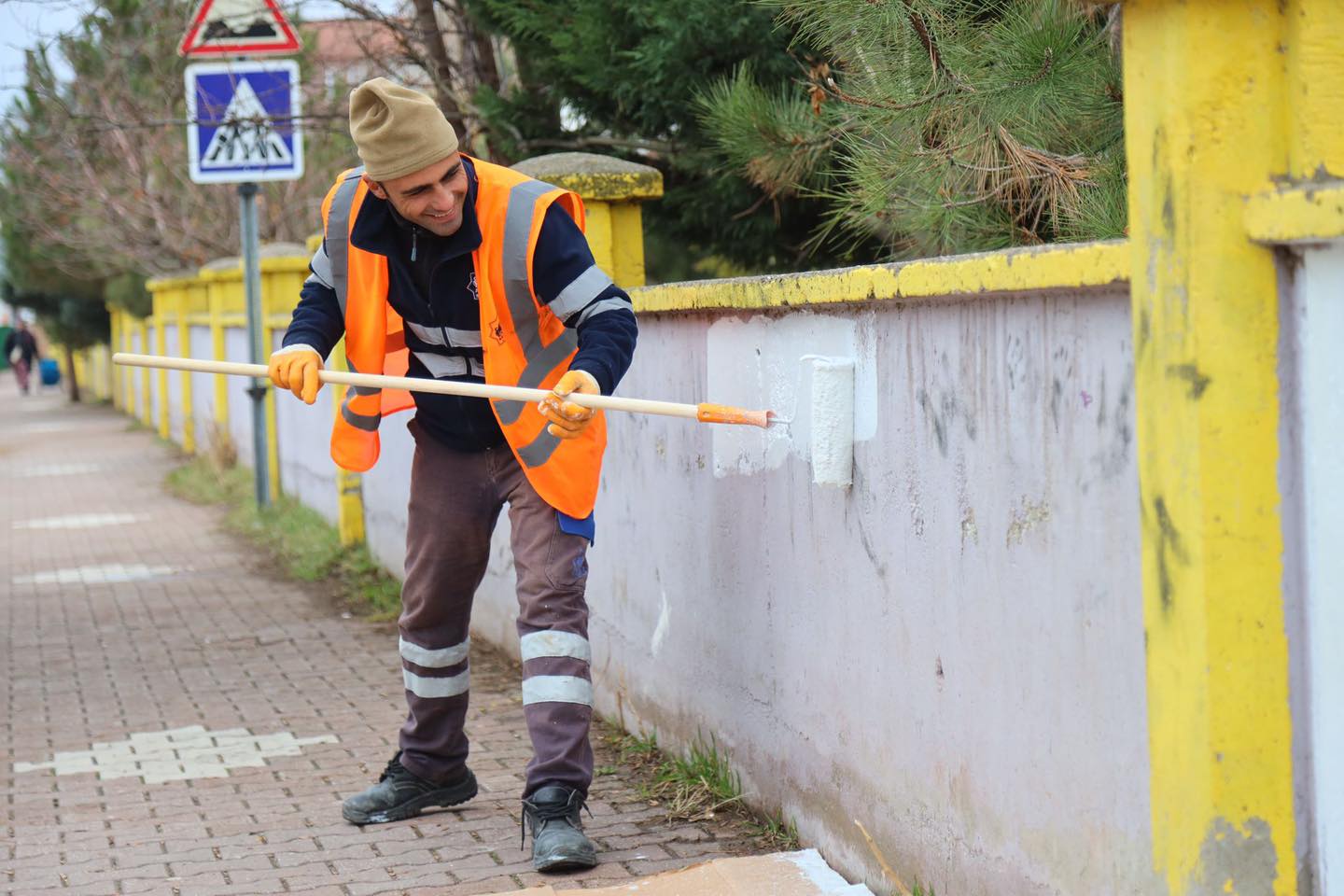 Aksaray Belediyesi, şehrin estetik yapısını güzelleştirmek ve deforme olmuş, yazılarla
