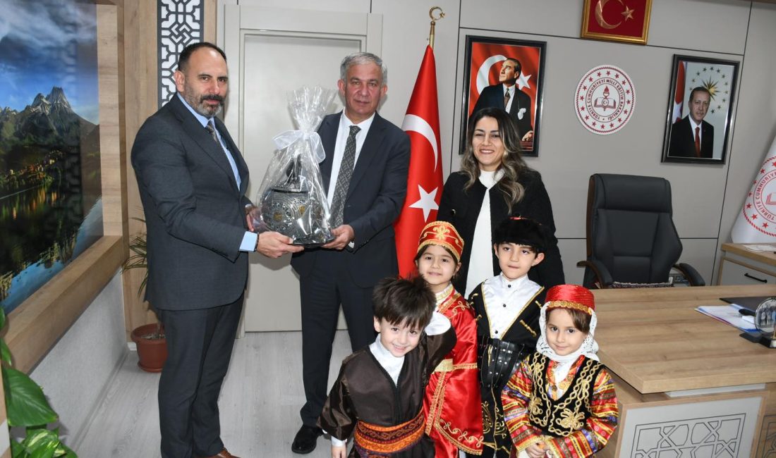 Timur Sarrafoğlu Anaokulu idareci, öğretmen ve öğrencileri, Aksaray İl Millî